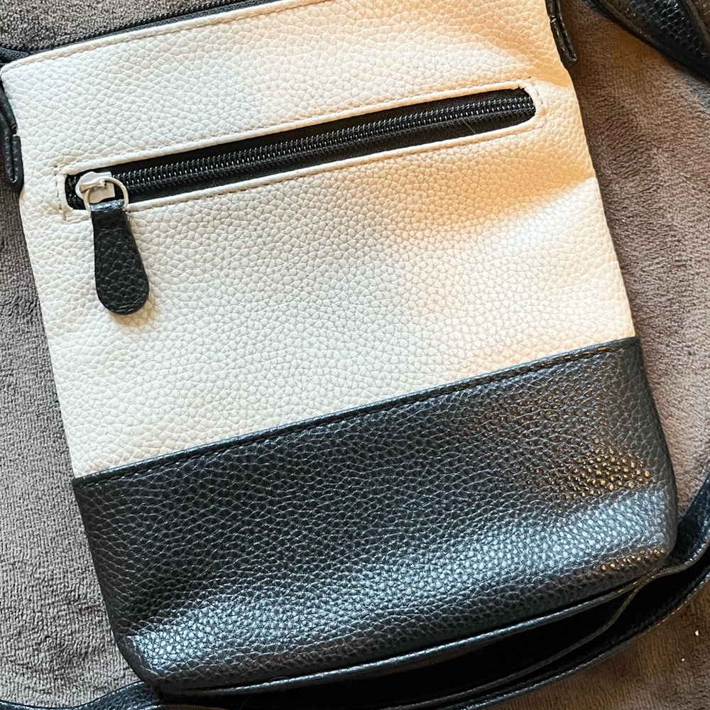 Small Crossbody bag | Adjustable Strap| Two Tone Black/Cream - Stone Mountain - Picture 5 of 8